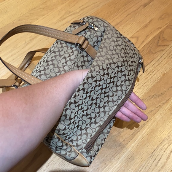⭐️Coach monogram signature purse/travel bag!!⭐️ - Picture 3 of 7